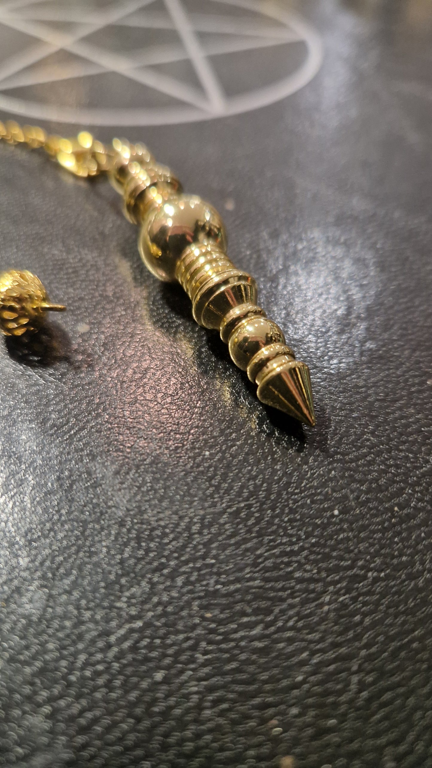 Pendule de Radiesthésie Maat – Pendule Égyptien en Cuivre et Laiton