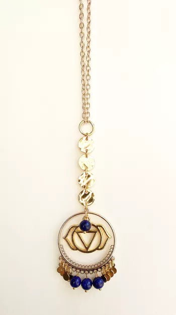 Collier chakra du troisieme oeil plaqué or perles lapis lazuli. Fabrication artisanale