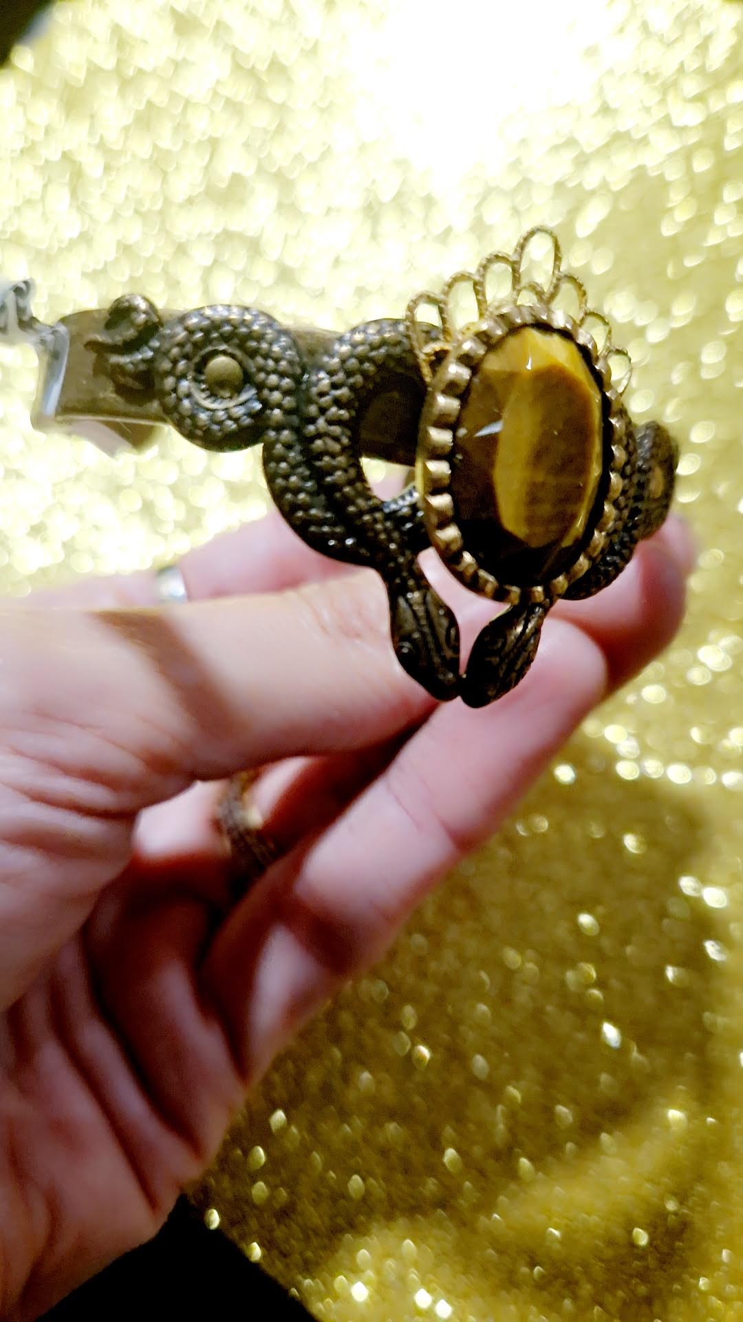 Bracelet manchette serpent laiton et pierre œil de tigre