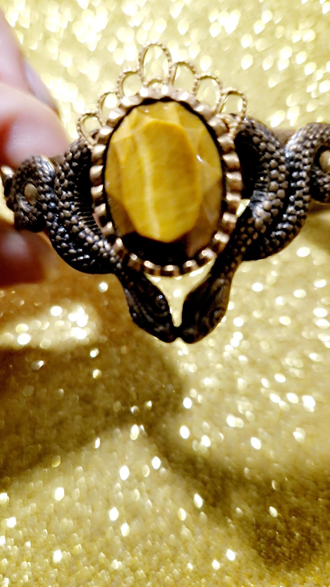 Bracelet manchette serpent laiton et pierre œil de tigre