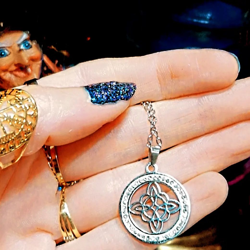 Collier noeud de sorcière acier inoxydable