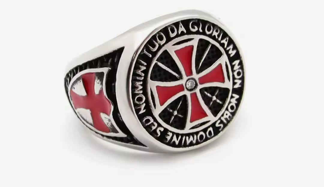 Bague chevalière templier acier inoxydable fond noir croix émail rouge