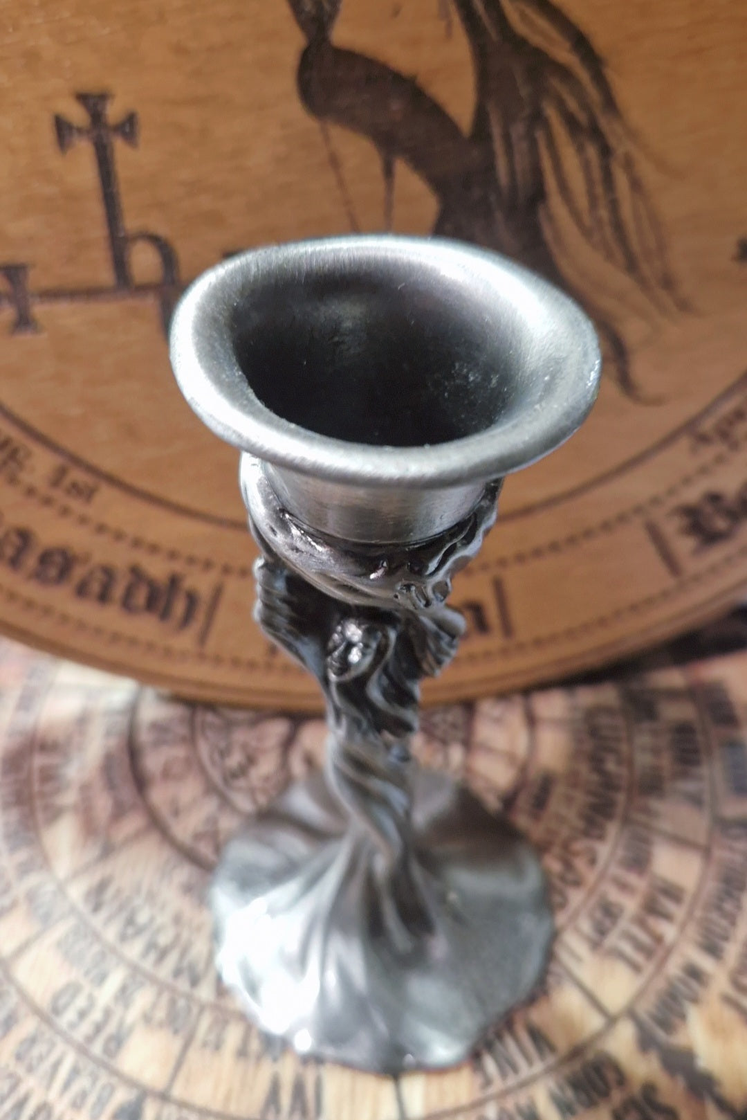 Bougeoir sorcière Hécate étain