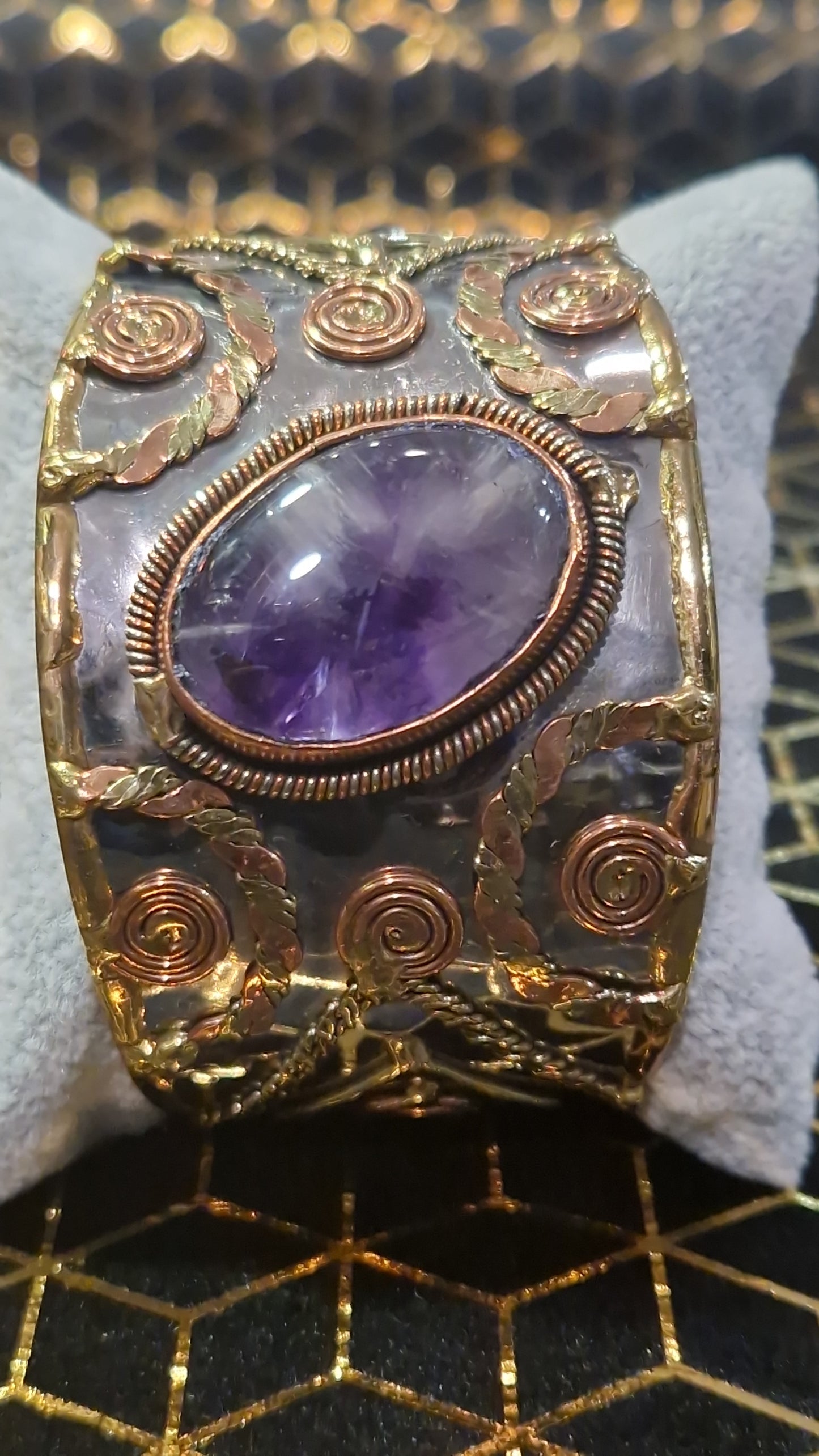 Bracelet Manchette réglable "Éminence" – Améthyste cuivre, laiton, acier, artisanat de Pondichéry