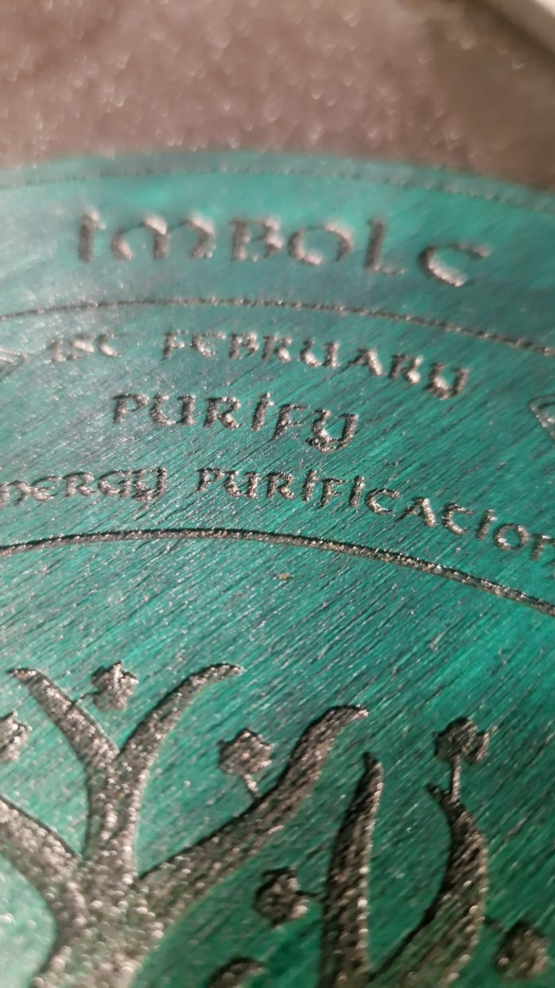 Planche d'autel- Roue de l’Année avec Arbre de Vie – Yggdrasil – Planche d’Autel en Bois Gravé – 25 cm