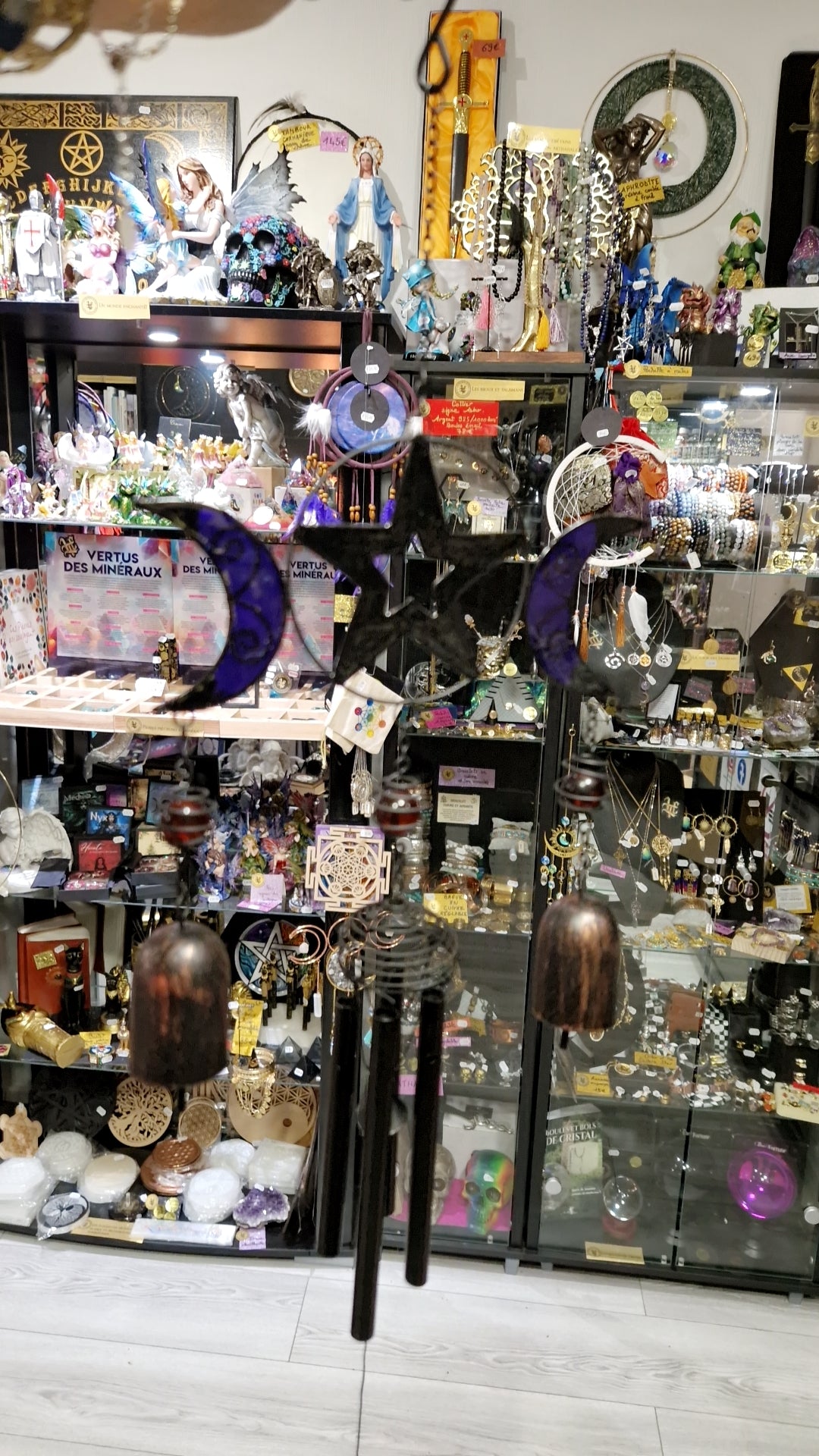 Carillon triple lune pentagramme noir et violet