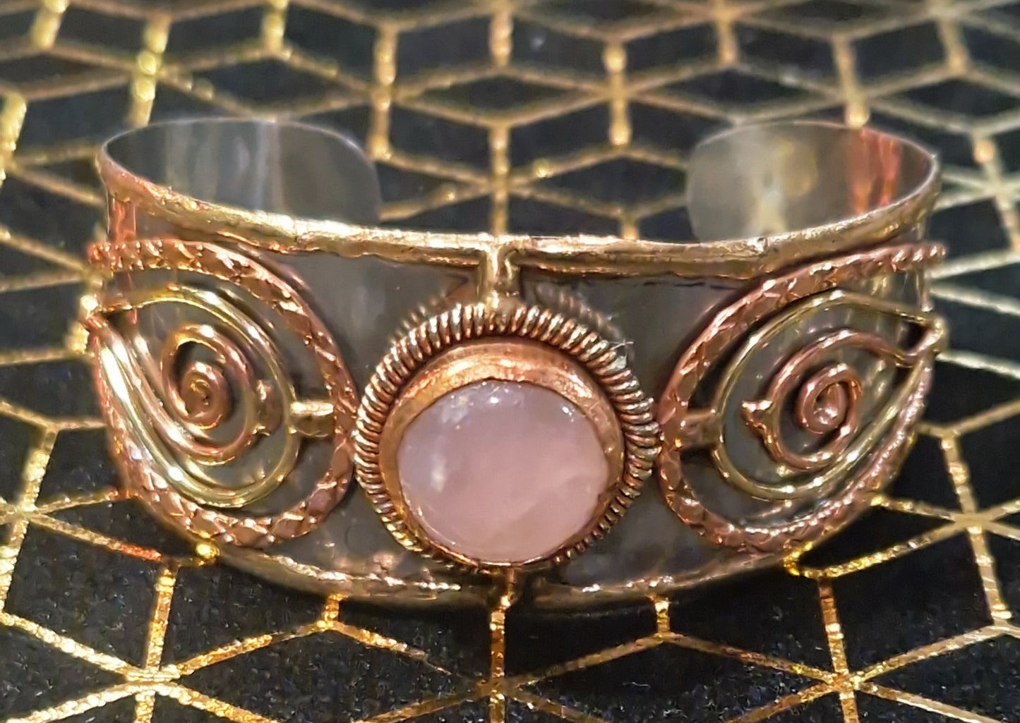 Bracelet manchette réglable quartz rose cuivre laiton acier - artisanat de Pondichery Inde