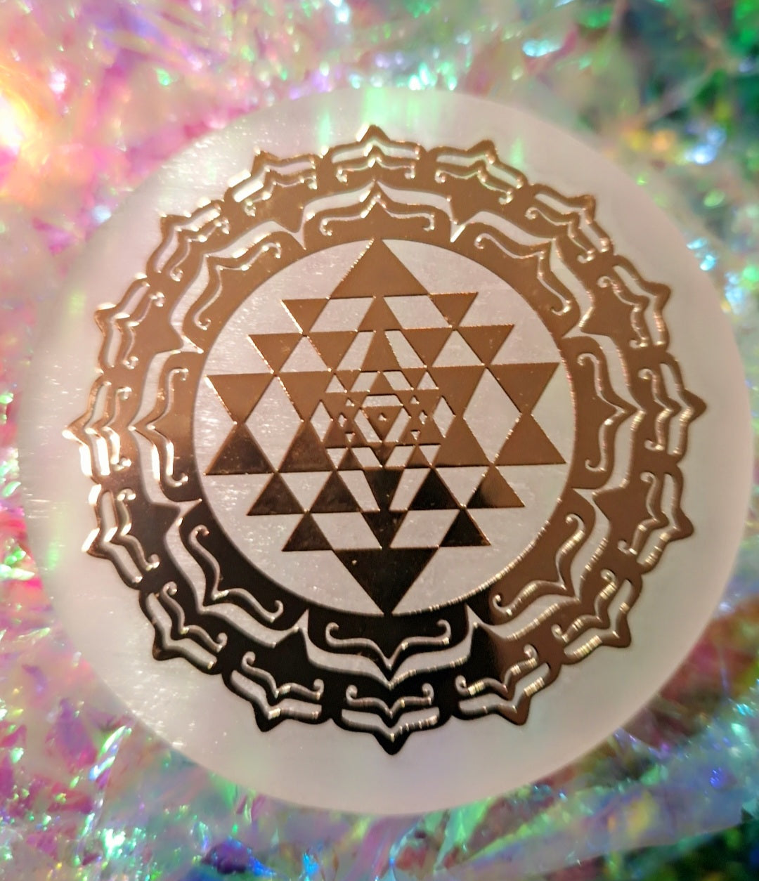 Plaque de sélénite Sri Yantra doré 6 cm