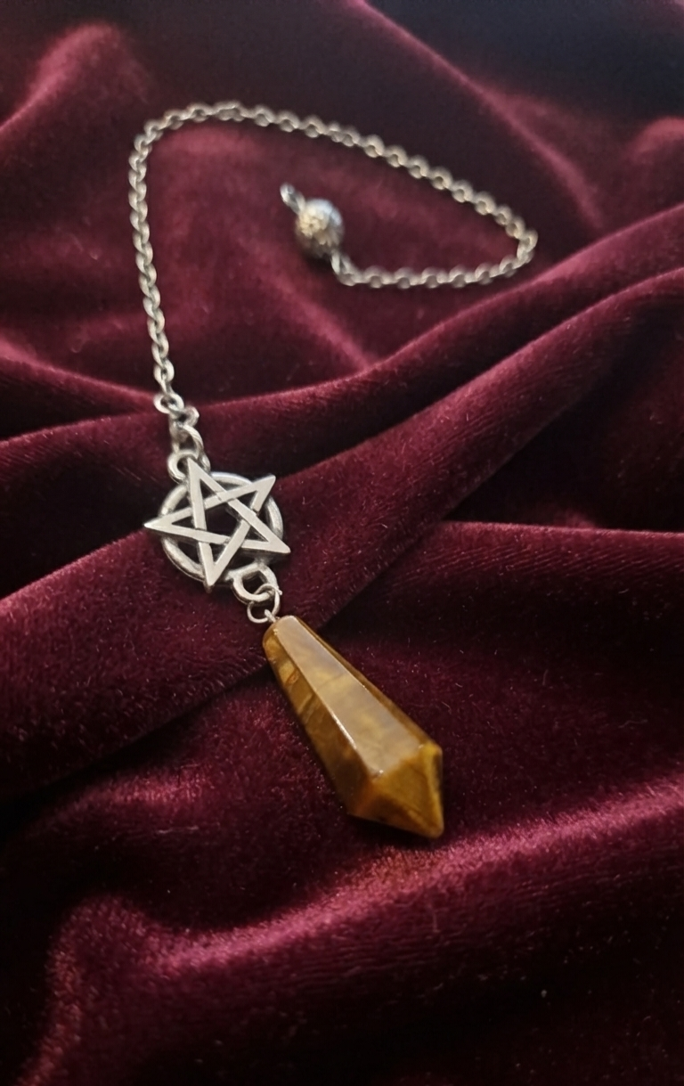 Pendule Œil de Tigre Doré avec Pentagramme pentacle – Radiesthésie et Protection Énergétique