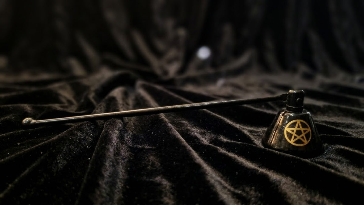 Éteignoir à Bougie Pentagramme Noir et Doré, Accessoire d'Autel