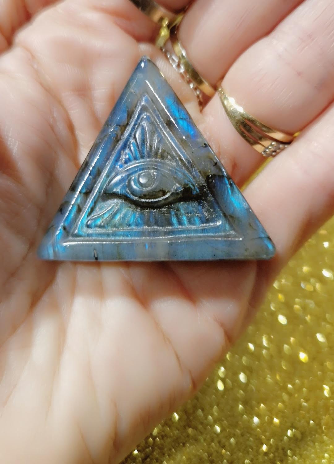 Labradorite triangle delta lumineux ou « Providence eye » ( œil de la Providence)