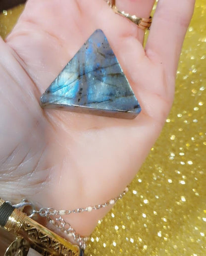 Labradorite triangle delta lumineux ou « Providence eye » ( œil de la Providence)