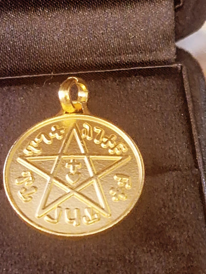 Collier Talisman de Protection – Double Sceau de Salomon et Pentagramme – Médaille dorée