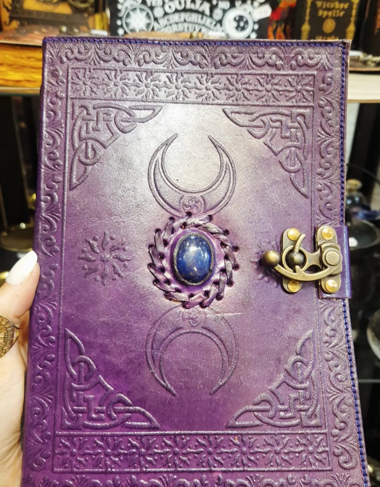 Grimoire violet en Lapis-Lazuli – Écriture automatique