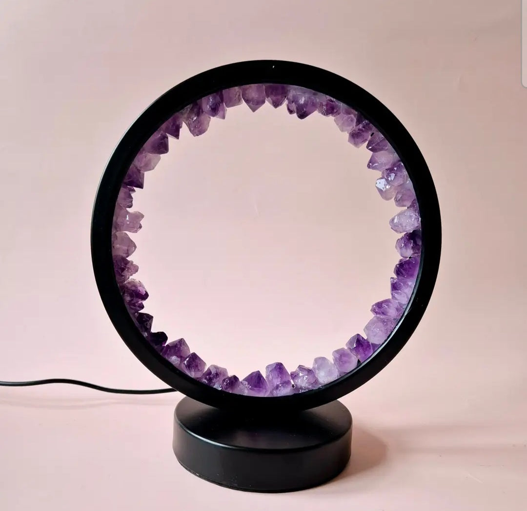 "Amystic"  : Lampe en Améthyste Ronde. Énergie et Sérénité