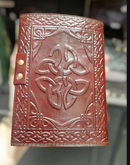 Grimoire en cuir aventurine pentacle & triple lune abondance