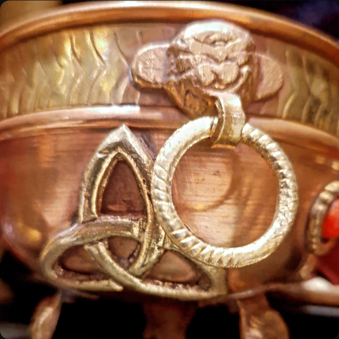 Bol à offrande en cuivre sculpté triquetra celtique– Diamètre 11 cm