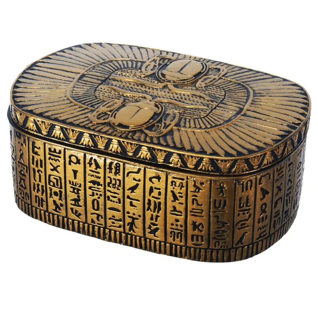 Boîte Égyptienne en Résine Dorée et Noire – Scarabée, Hiéroglyphes et Ailes – Coffret à Bijoux Mystique