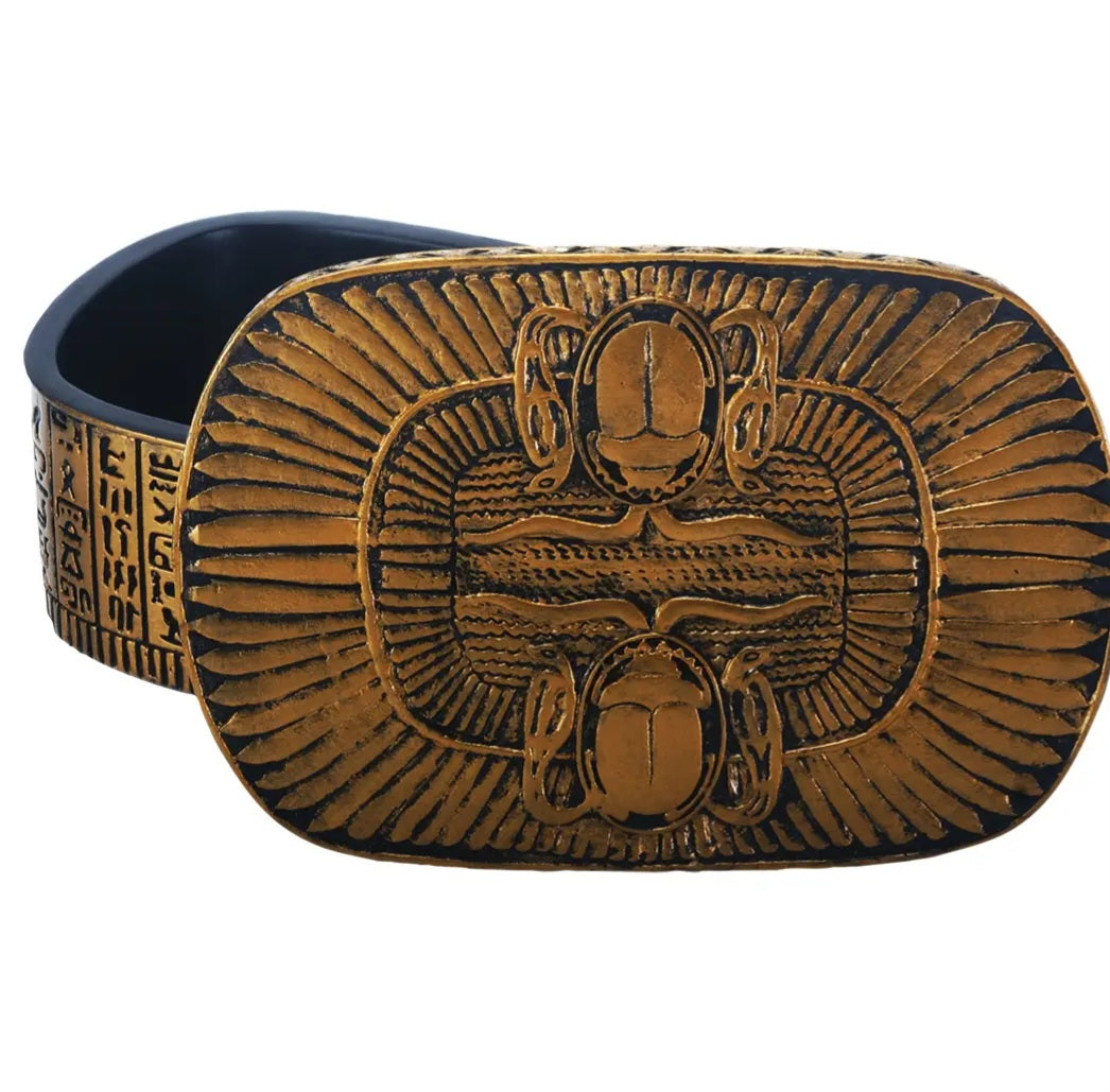 Boîte Égyptienne en Résine Dorée et Noire – Scarabée, Hiéroglyphes et Ailes – Coffret à Bijoux Mystique