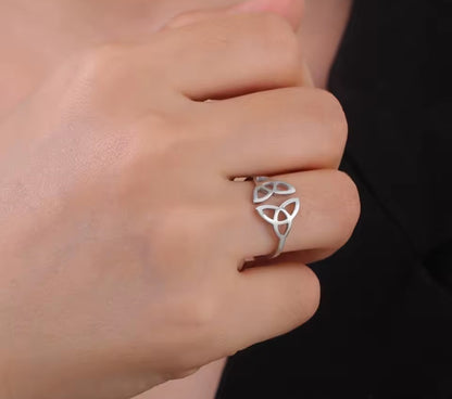 Bague Triquetra Celtique – Acier Inoxydable Doré ou Argenté – Bague Réglable