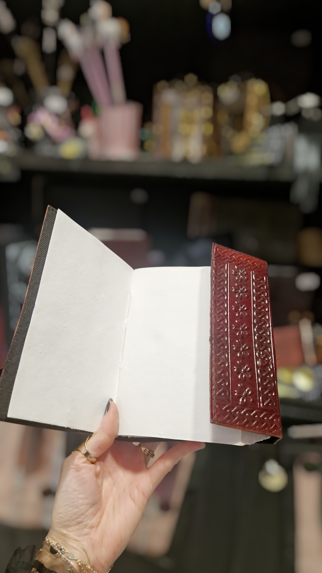 Grimoire en cuir marron - Déesse