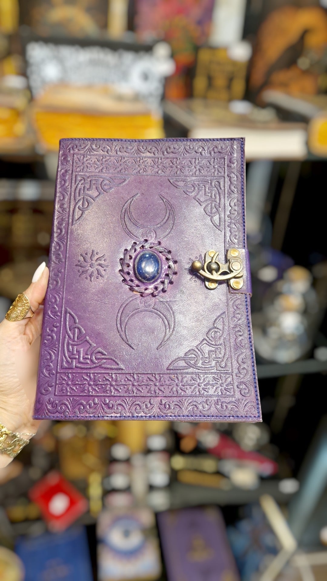 Grimoire violet en Lapis-Lazuli – Écriture automatique