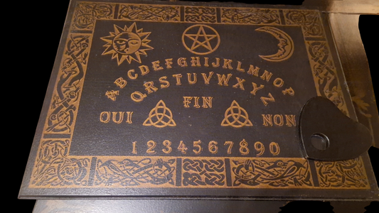 Planche ouija/ spiritisme (Planche de consultation) et goutte coeur. Bois de manguier peint à la main