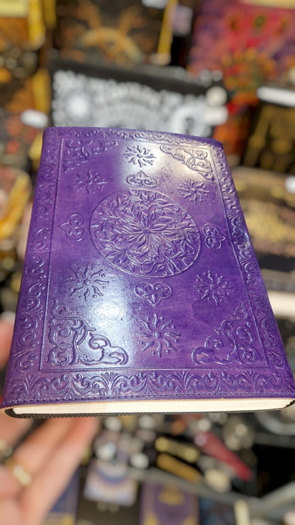 Grimoire violet en Lapis-Lazuli – Écriture automatique