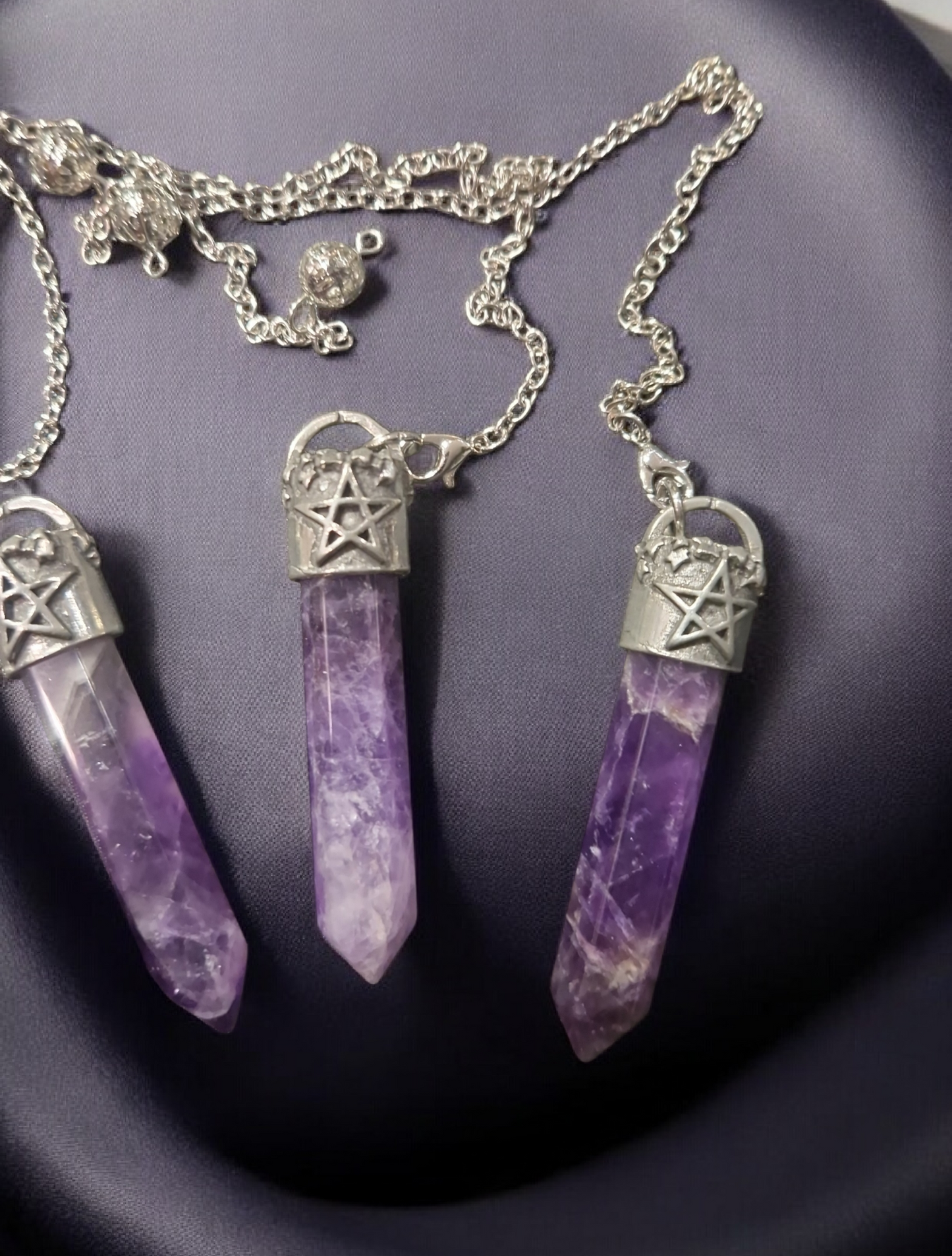 Pendule améthyste et étain pentagramme  + feuilles ( feuillage) sculptées- création artisanale - pièces uniques - livré dans sa boîte cadeau