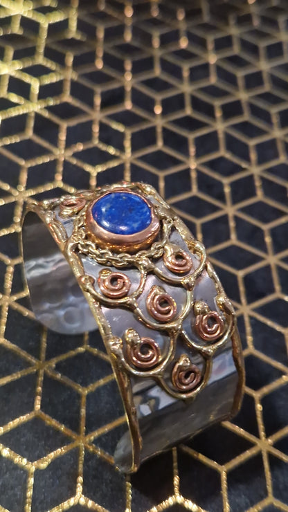 Bracelet manchette réglable lapis lazuli cuivre laiton acier - artisanat de Pondichery Inde