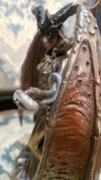 Statuette Lilith — Résine coulée à froid
