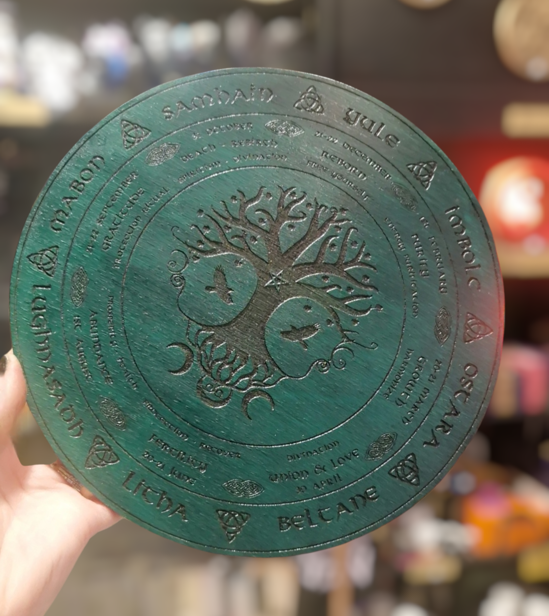 Planche d'autel- Roue de l’Année avec Arbre de Vie – Yggdrasil – Planche d’Autel en Bois Gravé – 25 cm
