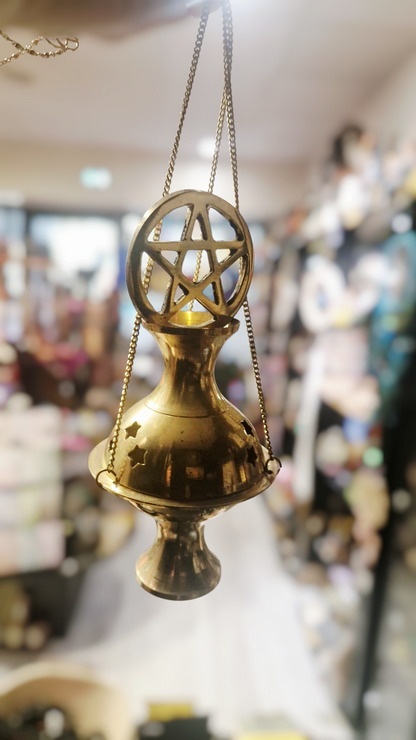 Encensoir suspendu Rituel en Laiton avec Triple Chaîne – Pentagramme & Étoiles – 16 cm purification cones d'encens et résines naturelles