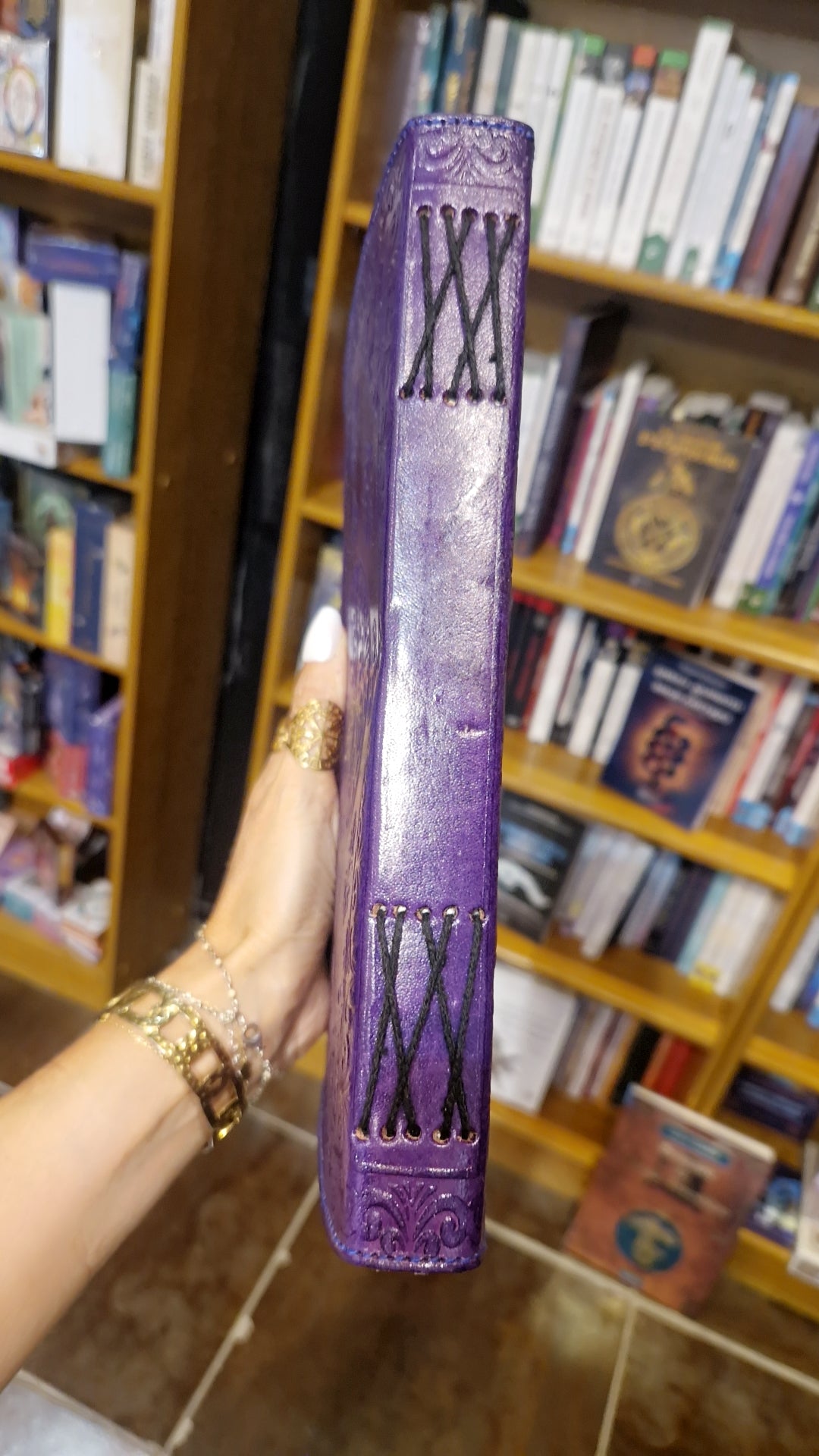 Grimoire violet en Lapis-Lazuli – Écriture automatique