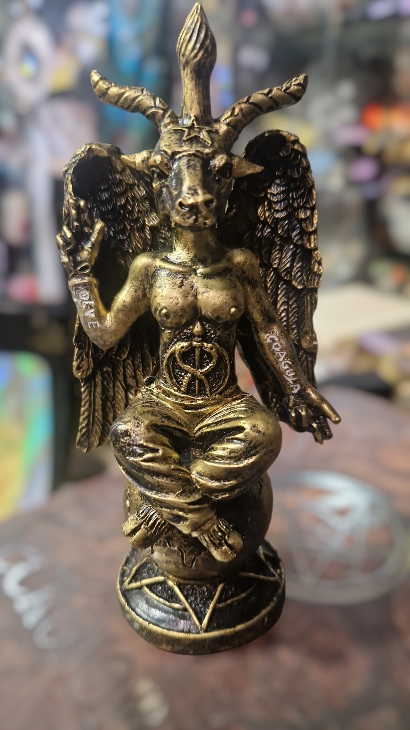 Statuette Figurine de Baphomet- Résine noire et dorée, peinte à la main
