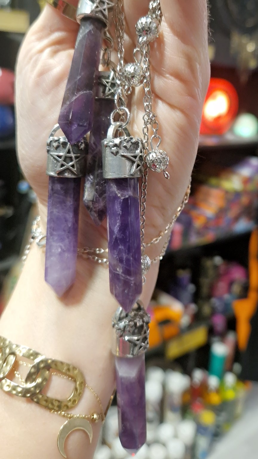 Pendule améthyste et étain pentagramme  + feuilles ( feuillage) sculptées- création artisanale - pièces uniques - livré dans sa boîte cadeau