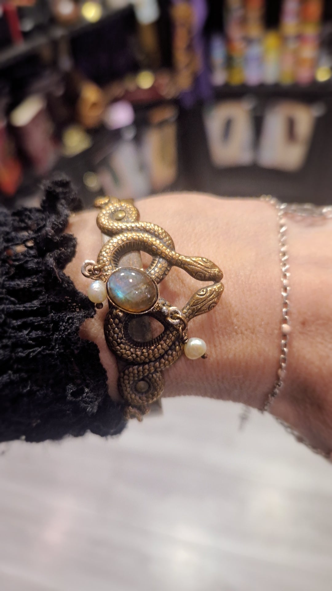 Bracelet Manchette Serpent en Laiton Antique et Labradorite Naturelle – Bijou Ésotérique de Protection