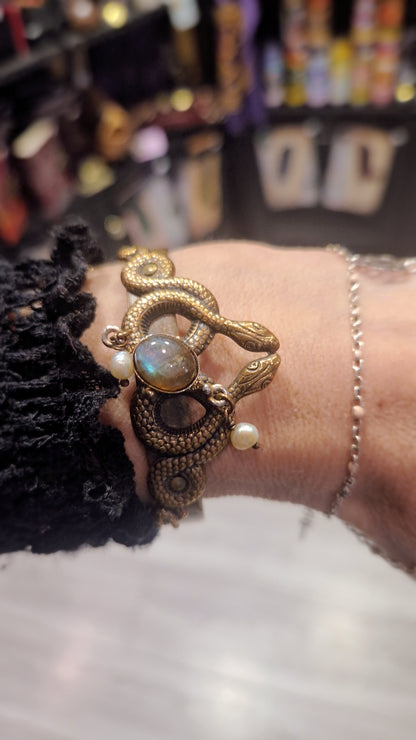 Bracelet Manchette Serpent en Laiton Antique et Labradorite Naturelle – Bijou Ésotérique de Protection