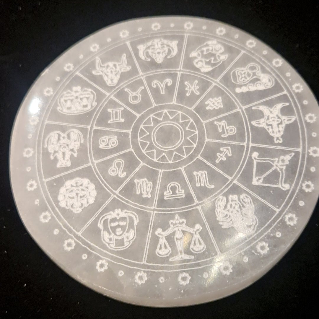 Plaque de sélénite gravée - roue du Zodiaque/ signes astrologiques