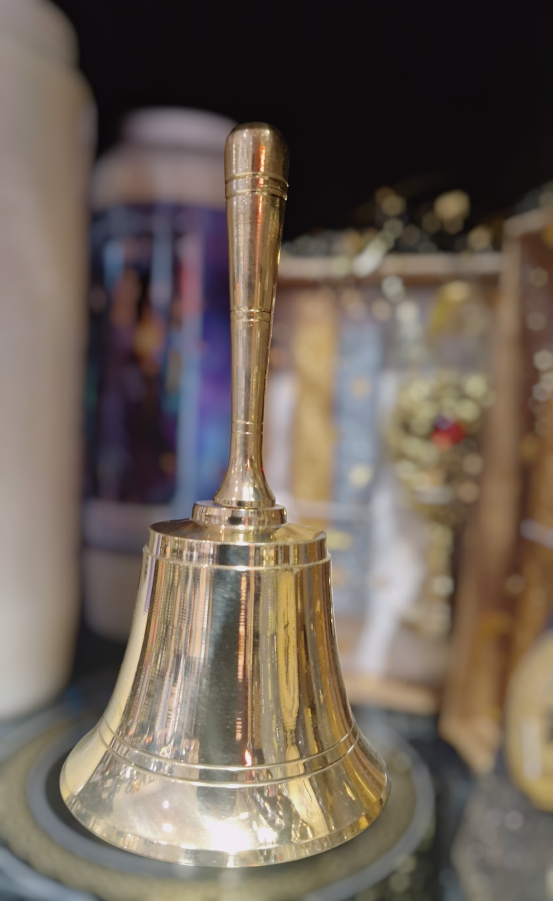 Cloche rituelle laiton finition polie