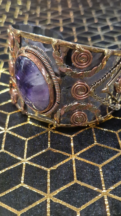 Bracelet Manchette réglable "Éminence" – Améthyste cuivre, laiton, acier, artisanat de Pondichéry