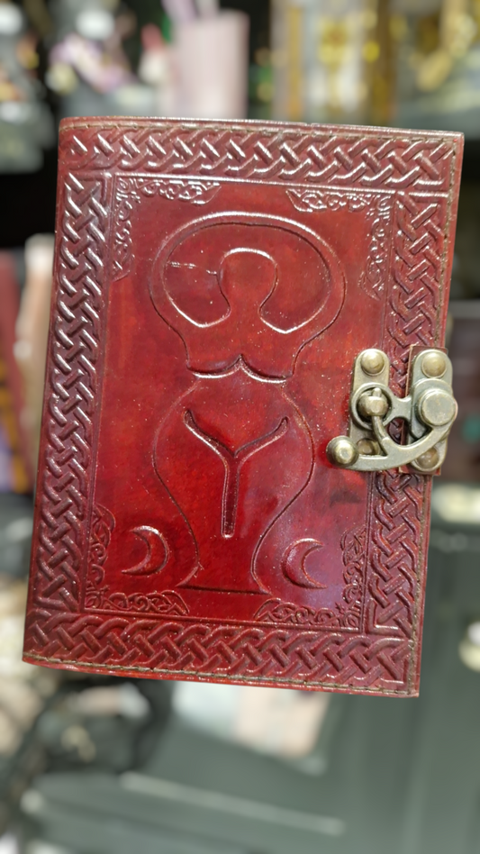 Grimoire en cuir marron - Déesse