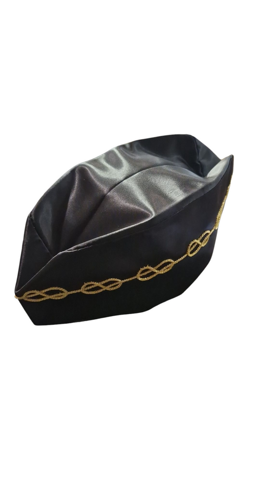 Chapeau de Maître Franc maçon tissu satiné noir - forme calot, lacs d’amour