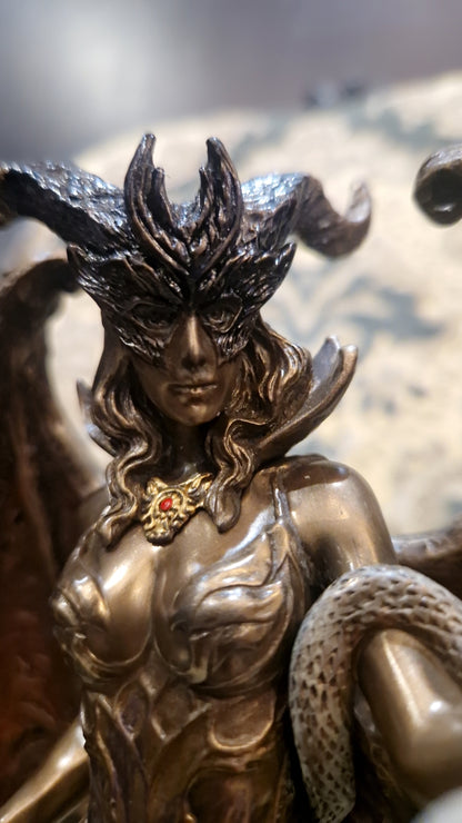 Statuette Lilith — Résine coulée à froid
