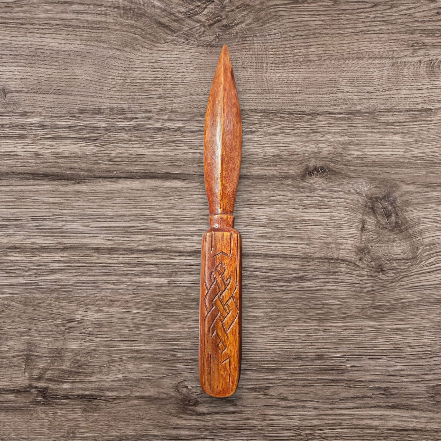 Athamé runique en bois
