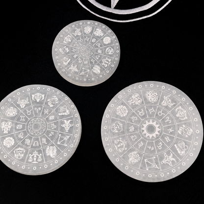 Plaque de sélénite gravée - roue du Zodiaque/ signes astrologiques
