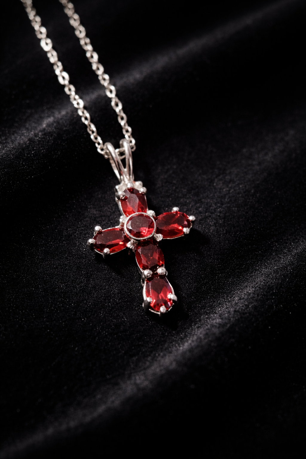 Pendentif Croix "Cœur de Lion"– Argent 925 & Grenat Véritable (+ chaîne acier)